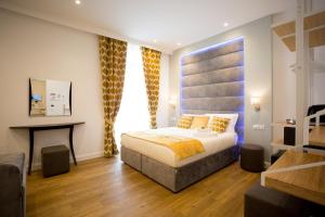 Superior Queen Room - Via Napoli 45 room in Atmosfere Guest House - Cinque Terre e La Spezia