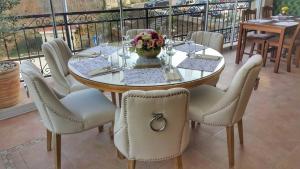 Deluxe Triple Room with Balcony room in Luksuzne sobe Luce