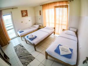 Triple Room with Balcony room in Marex Centar