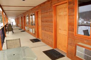 Cariboo Lodge