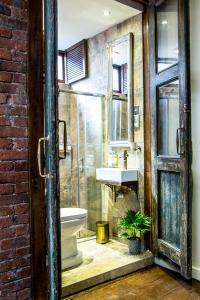 The Cow Hollow Hotel