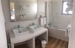 Hotels Le Galion Hotel et Restaurant Canet Plage - Logis : photos des chambres