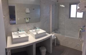 Hotels Le Galion Hotel et Restaurant Canet Plage - Logis : photos des chambres
