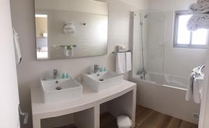 Hotels Le Galion Hotel et Restaurant Canet Plage - Logis : photos des chambres