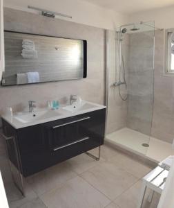 Hotels Le Galion Hotel et Restaurant Canet Plage - Logis : photos des chambres