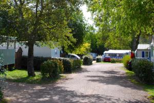 Campings Camping Le Puits Rochais : photos des chambres