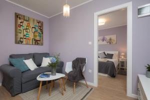 Zlatin Dvor - apartments for 3, terrace, Trogir center, beach at 5-min, BIKE friendly