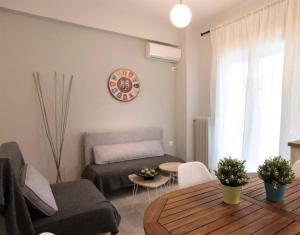 Pale Coloured Apt in Athens Historic Centre