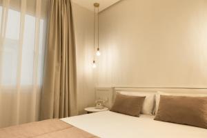 Small Double Room room in ICON BCN by Petit Palace