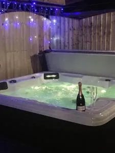 Bedrock Lodge - Yate