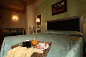 Deluxe Triple Room room in Hotel Ambasciatori