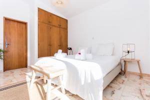 Ocean view guesthouse Burgau - Onelifelodge