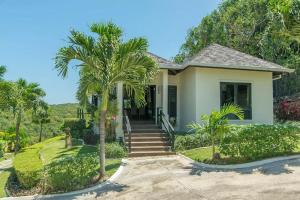 Luxury Villa sleeps 6, Beach Access, Montego Bay