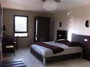 Hotels The Originals City, Hotel des Arts, Montauban (Inter-Hotel) : Chambre Quadruple