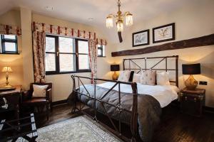 Classic Double Room room in The White Swan Hotel