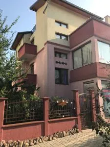 Guest House Dara - فارفارا