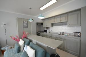 Sea Beach and Horizon Views