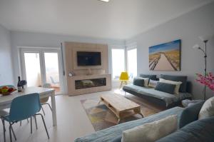 Sea Beach and Horizon Views