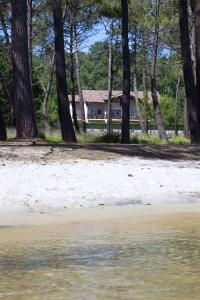 Duplex T3 2 étoiles bord de lac 65mcarrés