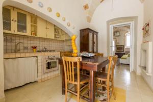 Explore the Historic City on foot from an old town house