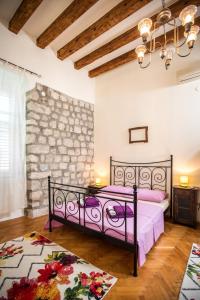 Old Palace Apartment 