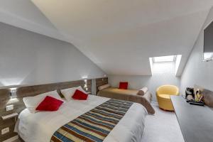 Hotels The Originals Access, Hotel Thouars : Chambre Triple