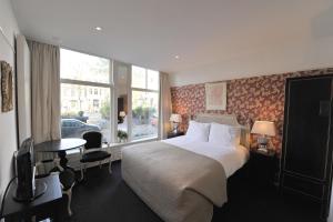 Double Room with Canal View room in B&B The Posthoorn Amsterdam