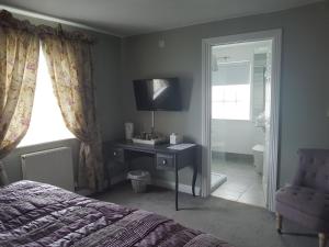 Double or Twin Room with Shower room in The Angel Inn