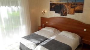 Hotels Logis - Hostellerie Le Chatel Nangis : photos des chambres