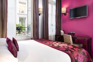 Two Connecting Double Rooms room in Hôtel Paris Louvre Opéra