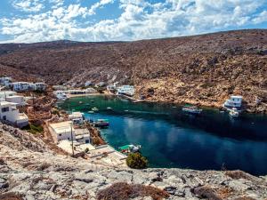 Romanza Sifnos Greece
