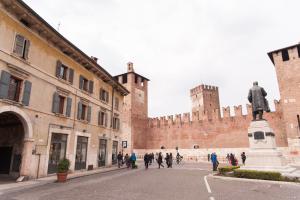 Al Castello hotel, 
Verona, Italy.
The photo picture quality can be
variable. We apologize if the
quality is of an unacceptable
level.