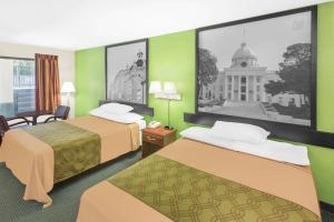 Super 8 by Wyndham Mobile