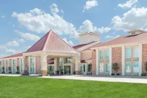 俄克拉何马城速8酒店 - 肖尼