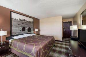 King Studio Suite - Non-Smoking room in Super 8 by Wyndham Campbellsville KY