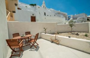 Neso and Thoe Traditional Houses Santorini Greece