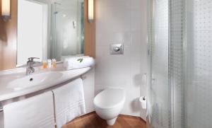 Standard Room With 3 Single Beds room in Comfort Hotel Olomouc Centre