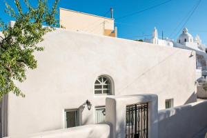 Neso and Thoe Traditional Houses Santorini Greece