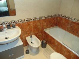 Apartamentos varios con 2 dorm en Marina Dor , la playa de Amplaries 47 , vista lateral al mar