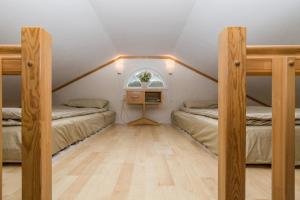 Comfortable Cottage at Scenic Lake