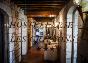 Hotels Hostellerie Les Griffons : photos des chambres