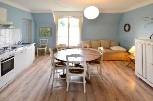 Four-Bedroom Apartment room in Gîtes du Jardin Francais