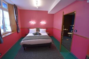 Hotels Hotel De Calais : photos des chambres