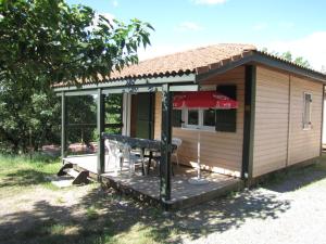 Campings Camping Chalets Les Chenes Verts : Chalet 2 Chambres (6 Adultes)