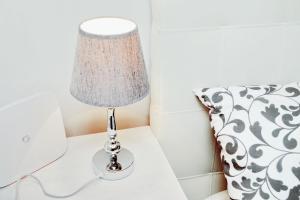 BBHOME Trastevere station white chic apartment