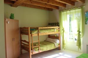 B&B / Chambres d'hotes Les Cremades : Chambre Familiale - Vue sur Jardin