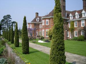 Blackheath Lane, Guildford GU5 0RF, England.