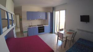 Estudio con balcón