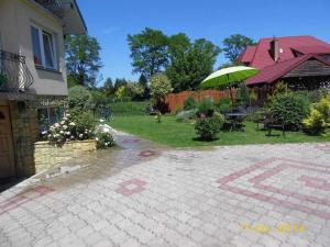 Przystanek pod skałkami