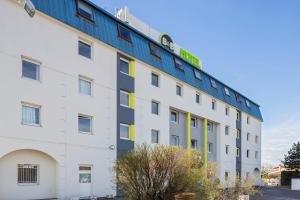 Hotels B&B HOTEL Lyon Grand Stade Meyzieu : photos des chambres